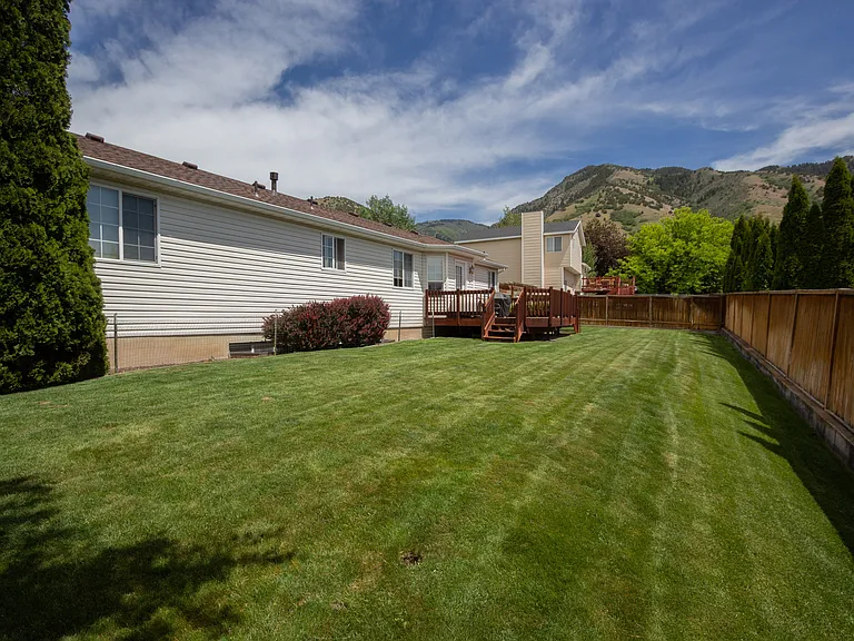 1452 Mountain Rd — Photo 30