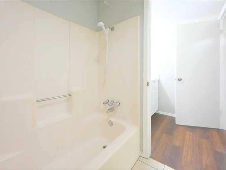 1013 Fieldwood Dr #B — Photo 13