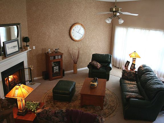 Large Spacious Livingroom