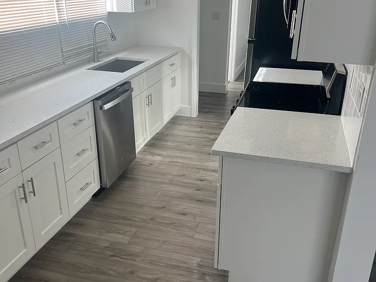 5662 Parke Ave — Photo 3