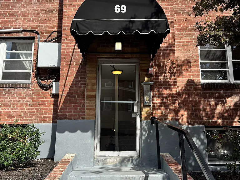 69 Chiswick Rd #2 — Photo 25