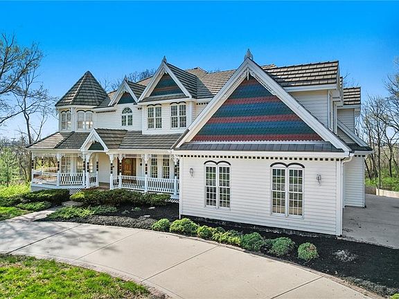 3rd image of 1421 Woodbury Ln