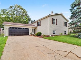 3707 Oak Grove Dr, Valparaiso, IN 46383