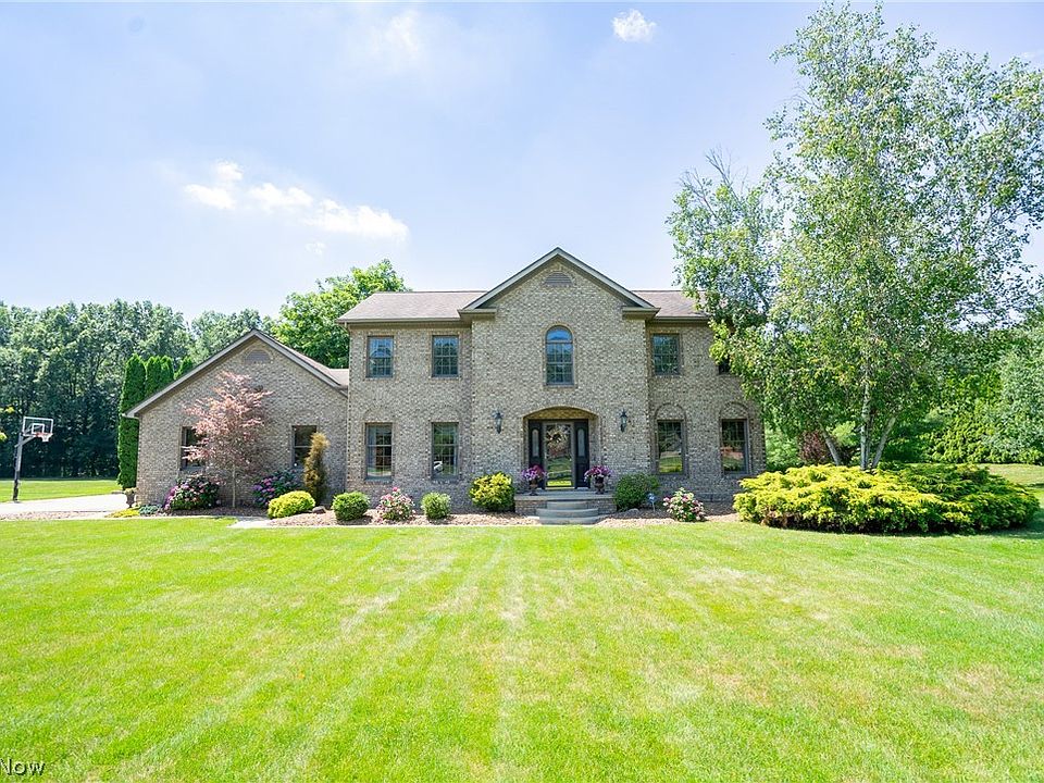 1st image of 8025 Meadowood Dr