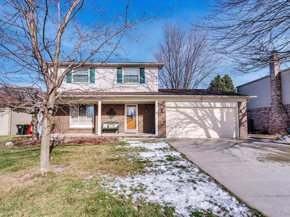 17961 Birch Dr, Macomb, MI 48044