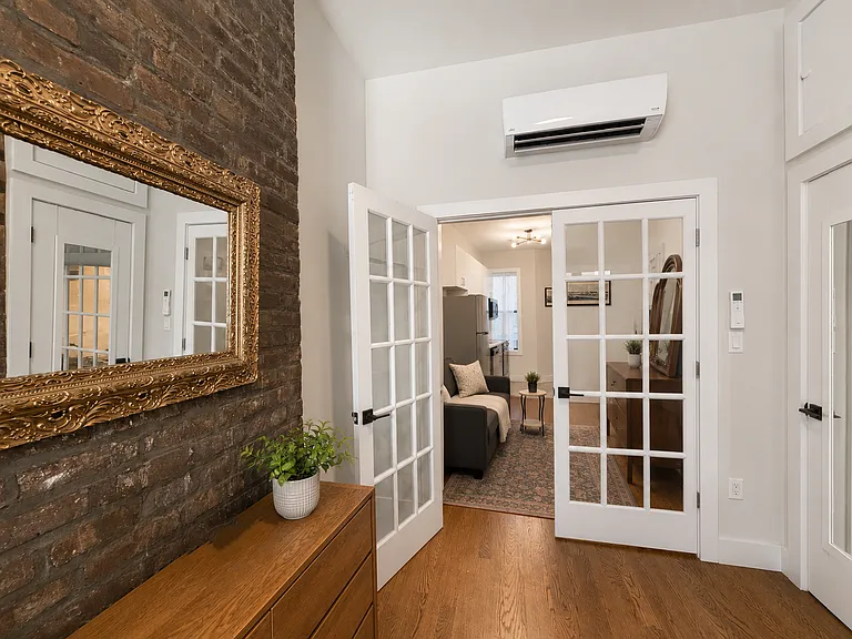 285 Cornelia St #1L — Photo 5