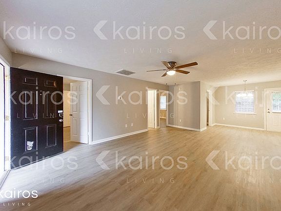 3rd image of 301 Beaver Pointe Dr