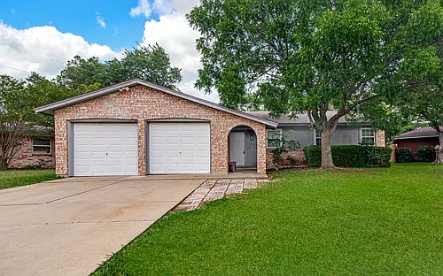 207 Stefanie St Photo 1
