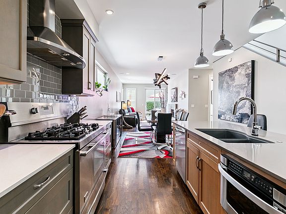 5th image of 2428 Clarkson St