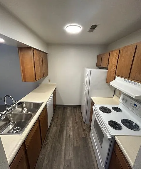 Spansail Apartments — Photo 4