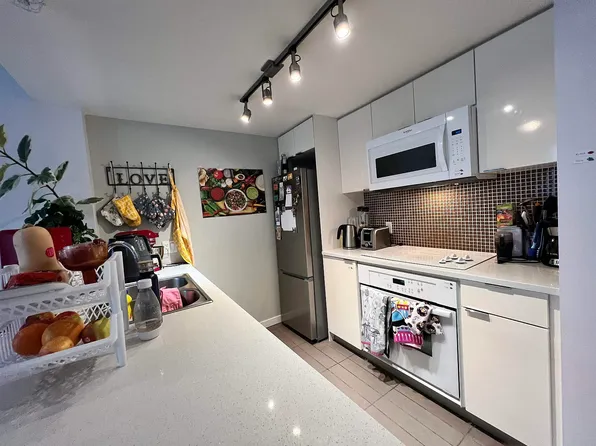 233 Robson St, Vancouver, BC