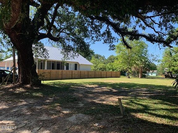 4th image of 246 Ballentine St