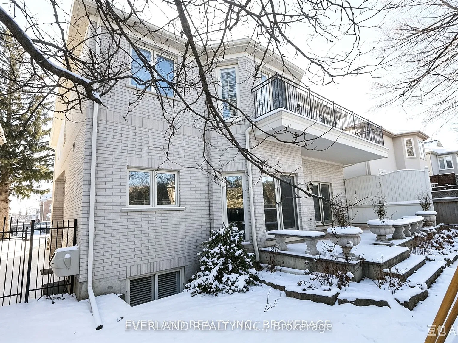 7 bed, $6,900 — Photo 1