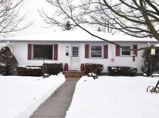 W169N8526 Sheridan Dr, Menomonee Falls, WI 53051