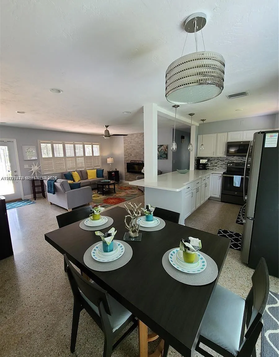 Middle River Estates — Photo 3