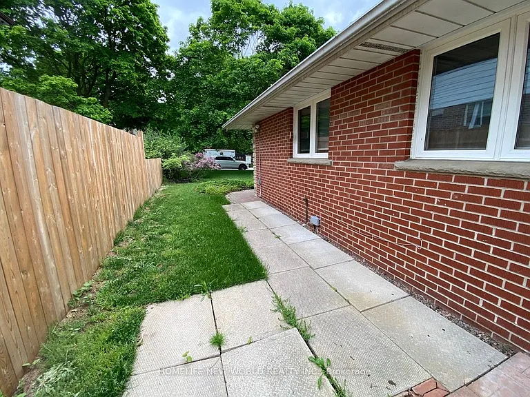 77 Walkerton Dr #BASEMENT — Photo 6