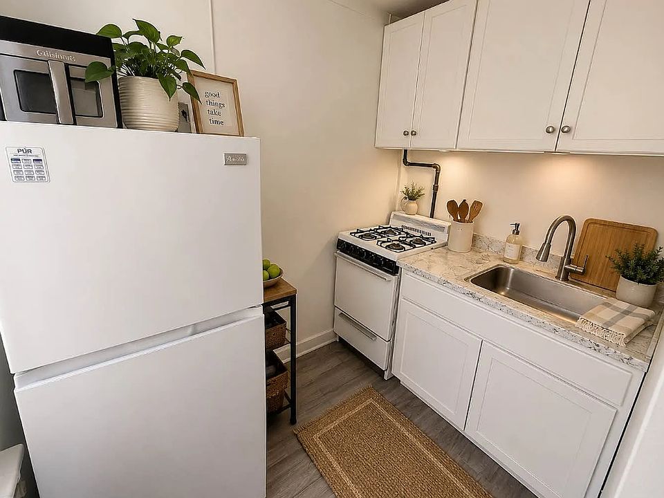 1st image of 813 18th Ave Floor 2