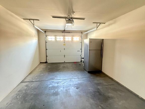4th image of 930 Northampton St