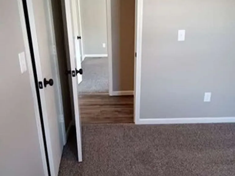 2409 NE Carousel Cir — Photo 14