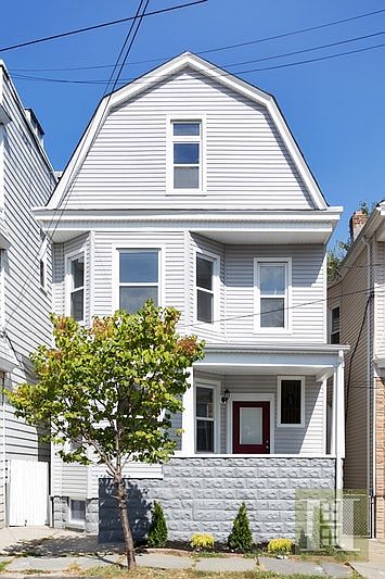 2nd image of 23 Grove St