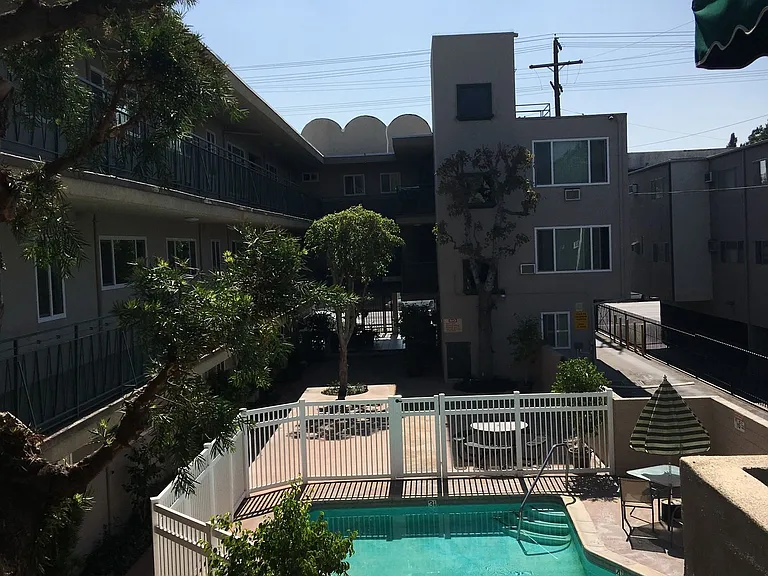 Maison De Michelle Apartments — Photo 3