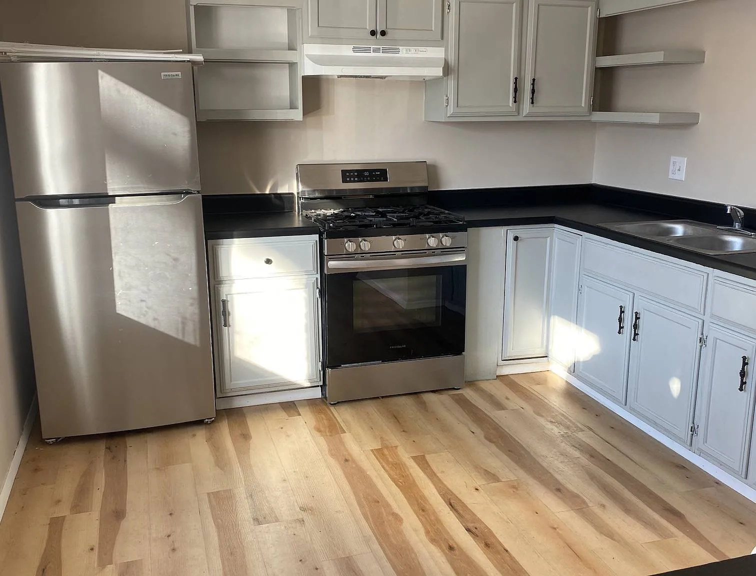 410 S Sterling St. - 3 — Photo 2