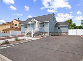 488 West Dr, Copiague, NY 11726
