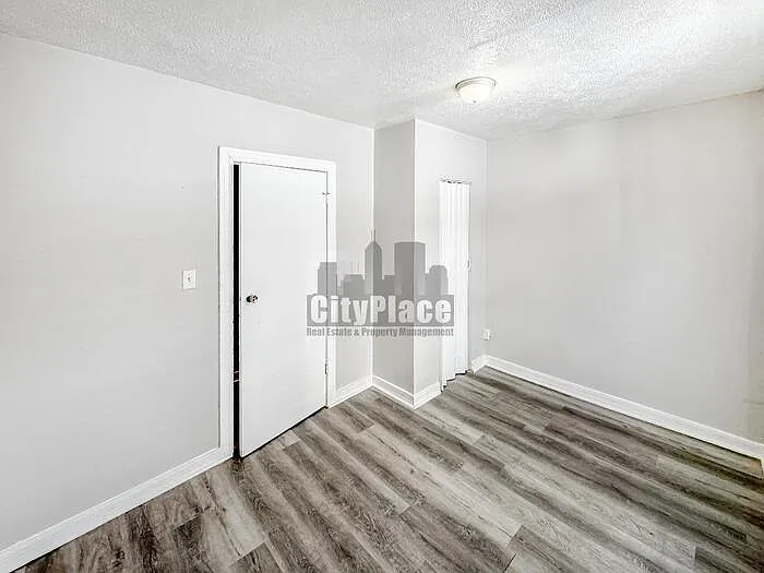 1319 W 27th St — Photo 8