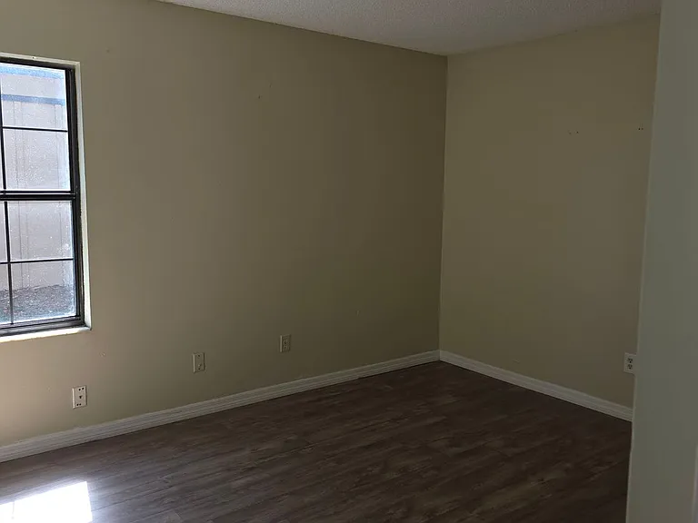 484 Tamarack St — Photo 17