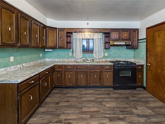 3rd image of 3010 East Ave