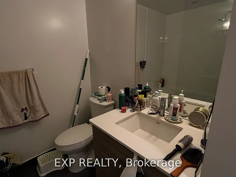 210 Simcoe St #902 — Photo 8