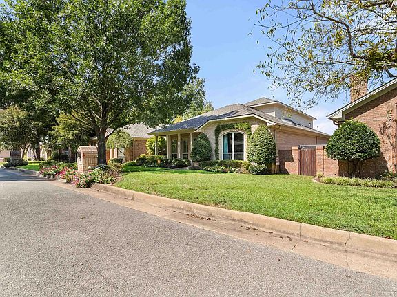 4th image of 1116 Oak Garden Cir