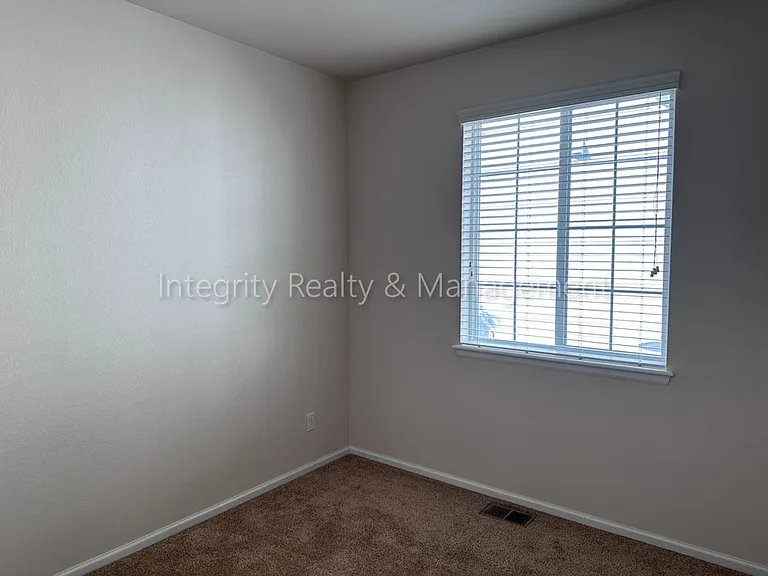 3762 Cadence Dr — Photo 35