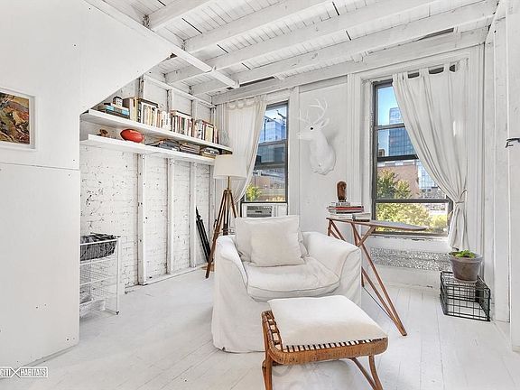 2nd image of 419 Wythe Ave APT 4