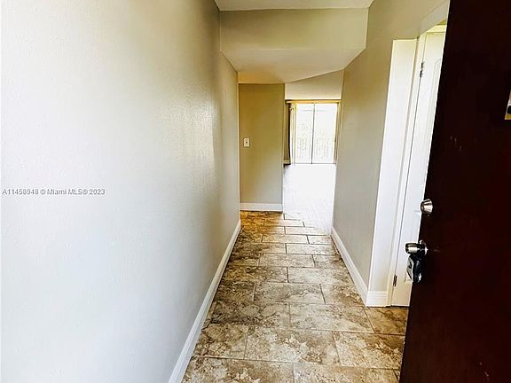 3rd image of 1700 NE 191st St APT 305