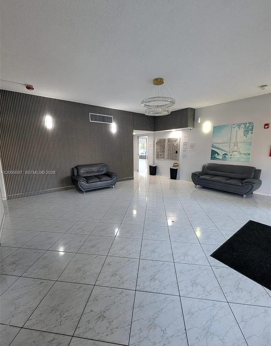 Gateway House Condo - Nor — Photo 1