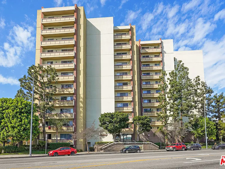 321 S San Vicente Blvd #805 — Photo 1