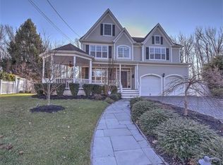 75 Beacon Hill Dr, Metuchen, NJ 08840