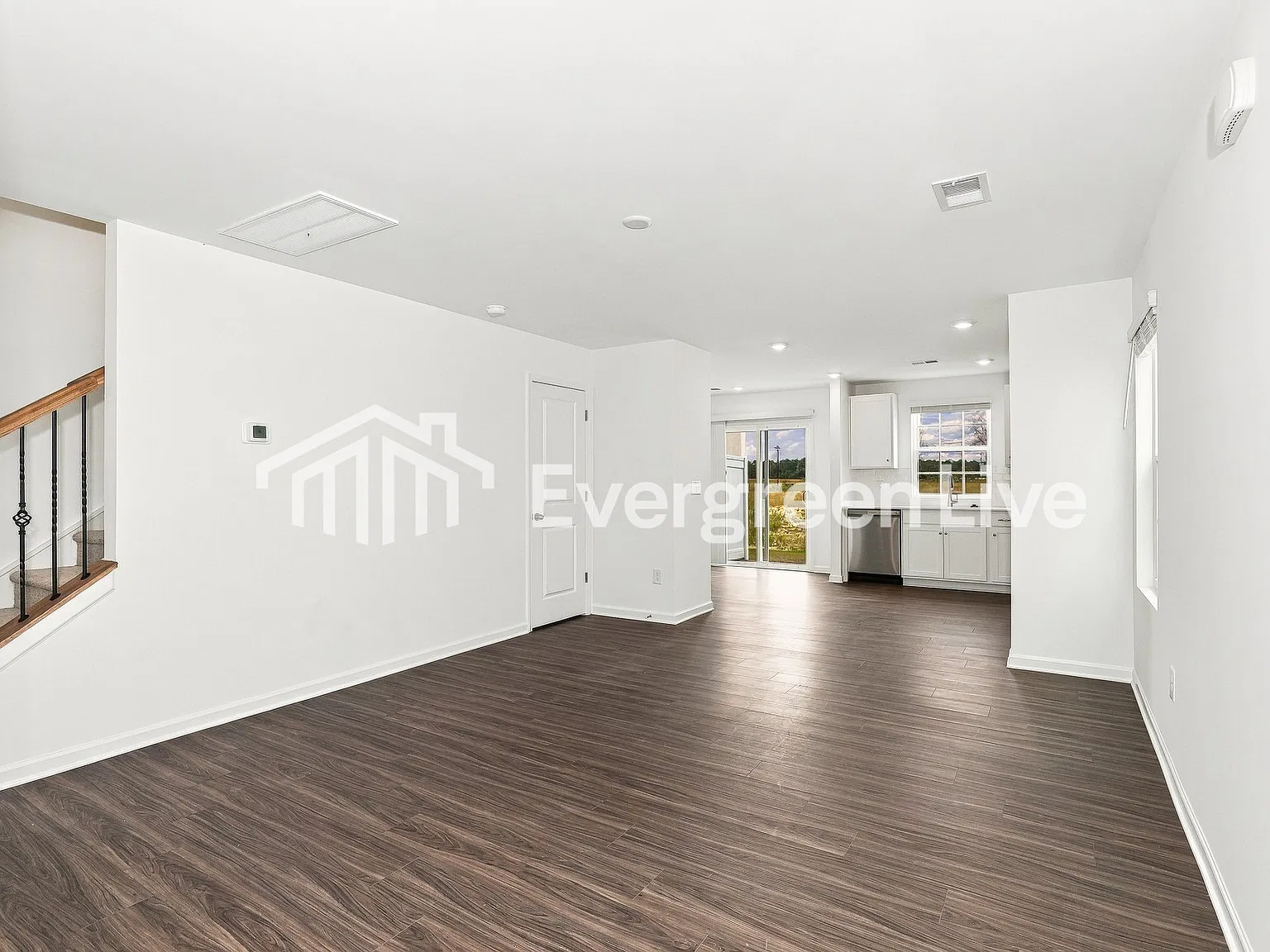 3 bed, 2.5 bath, 1346 sqft, $1,700 — Photo 2
