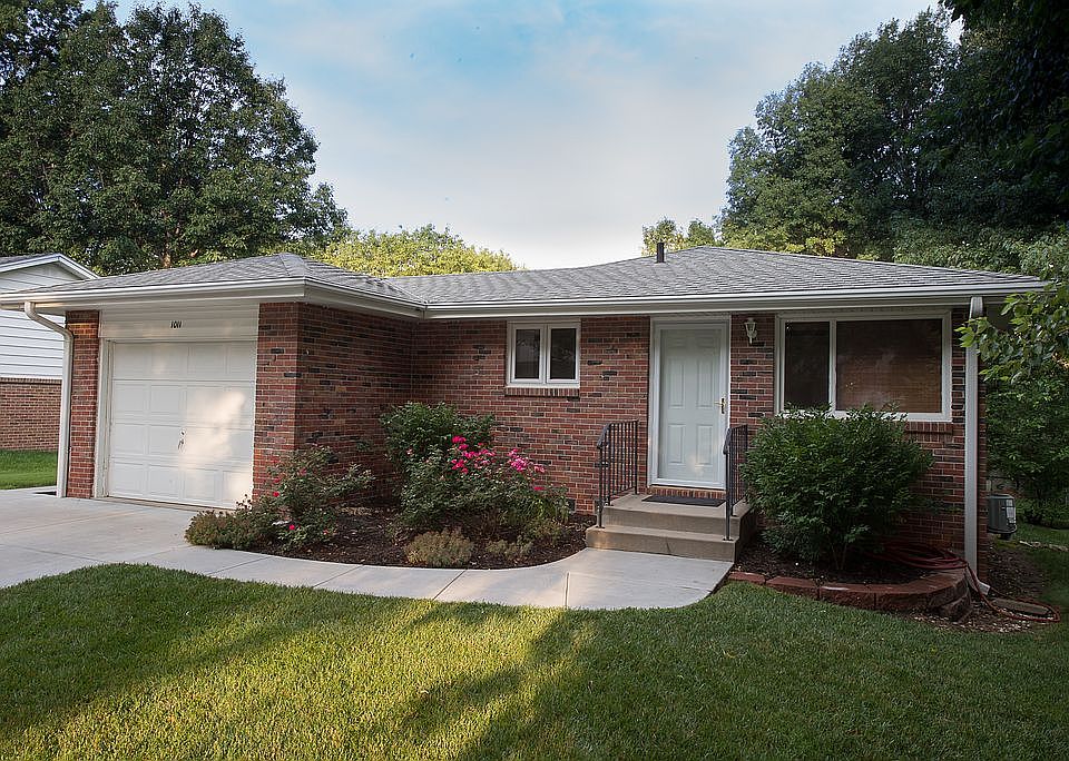 1st image of 1011 Rosewood Dr