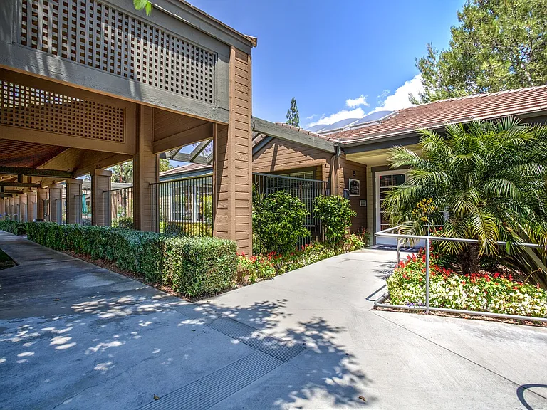 Waterstone Alta Loma Apartments — Photo 33