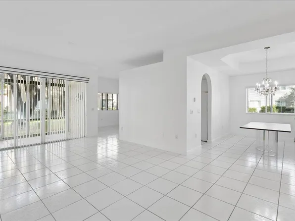 7937 EXETER Circle E #102, Tamarac, FL 33321