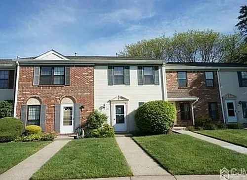 254 Bromley Pl Photo 1