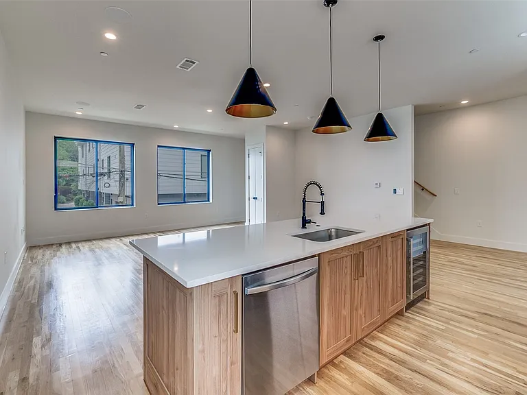 5609 Live Oak St #404 — Photo 3