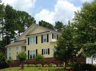 44 Hawk Ridge Dr, Spring Lake, NC 28390