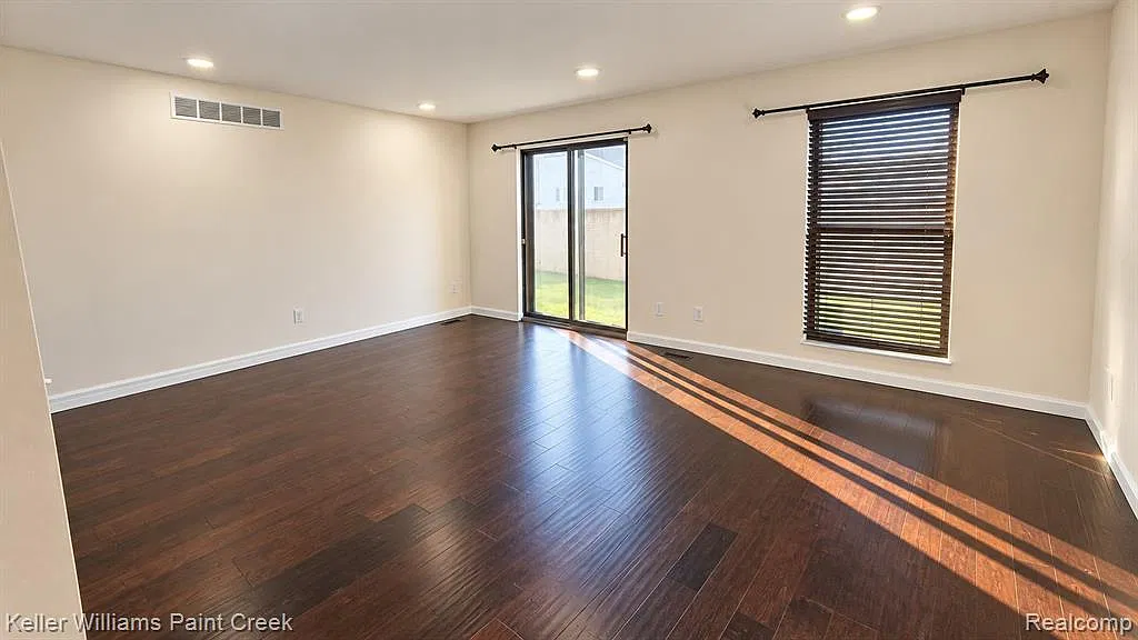 2 bed, 1.5 bath, 1776 sqft, $1,650 — Photo 3