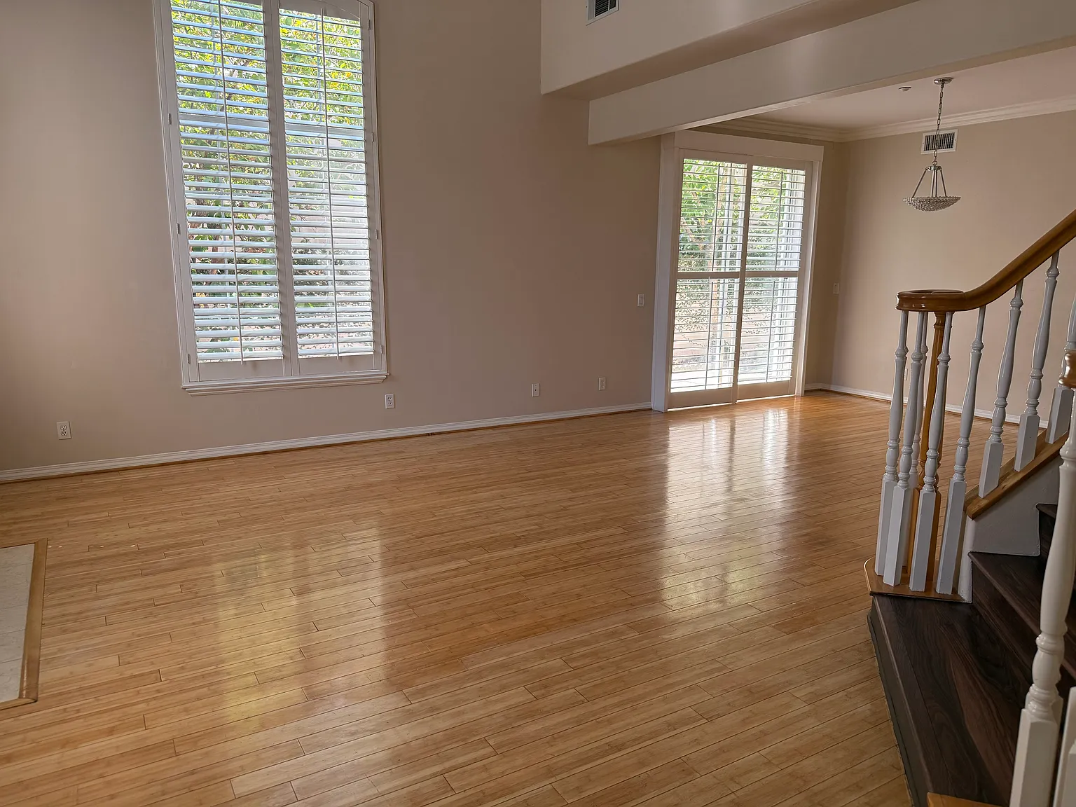 4 bed, 2398 sqft, $5,880 — Photo 4