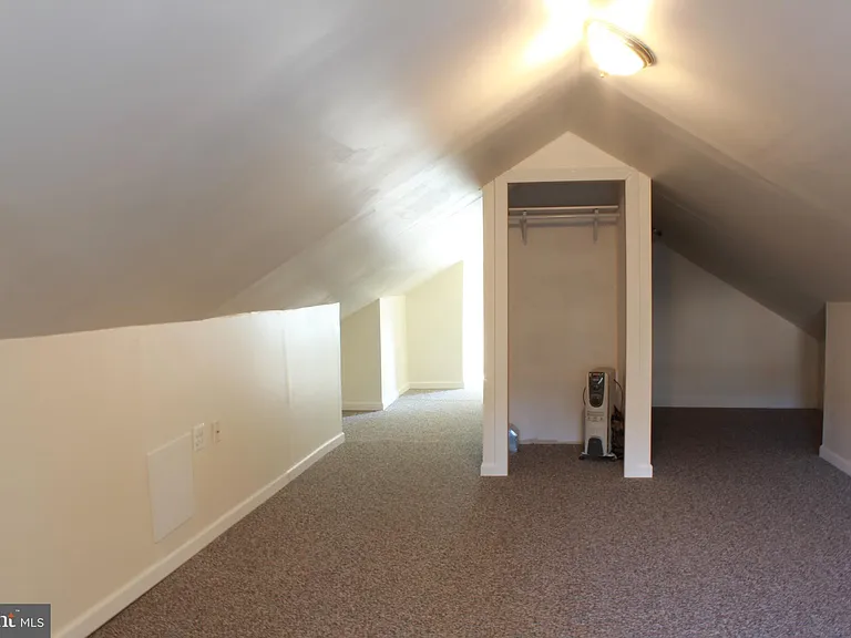 34 S Poplar Ave — Photo 15