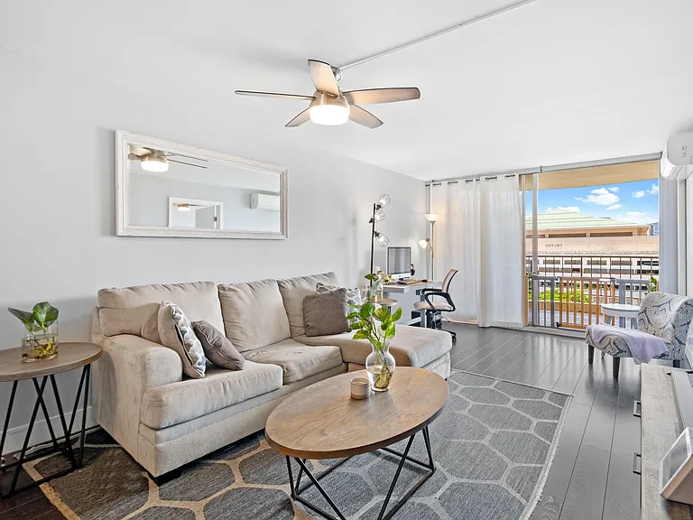 1717 Ala Wai Blvd #1004 — Photo 2