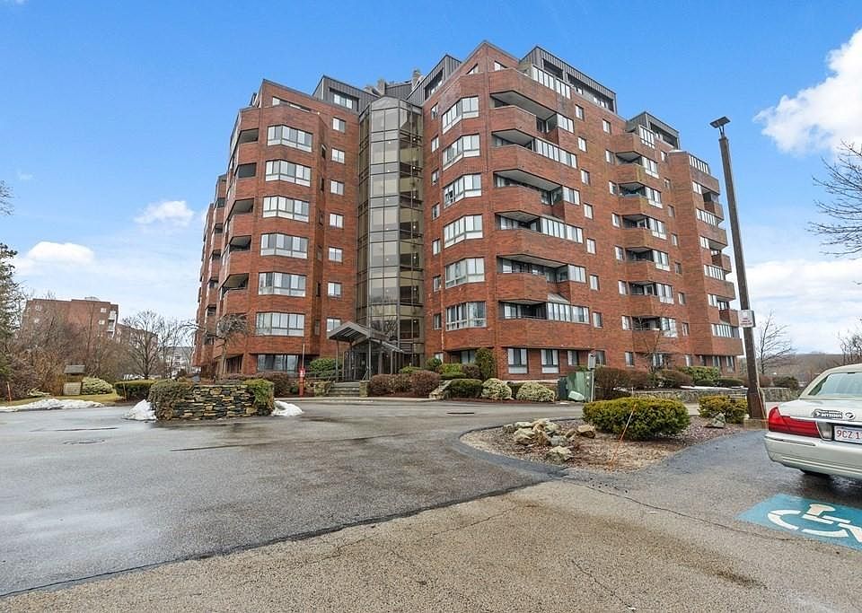 1st image of 200 Burkhall St